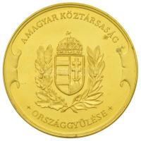 Bozó Gyula (1913-2004) DN "Magyar Köztársaság Országgyűlése" aranyozott fém emlékérem eredeti dísztoikban (42,5mm) T:2 (PP)