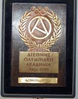 Óriási olimpiai gyűjtemény 1904-től a modern időkig, benne többek között trófeák, zászlók, részvétel...