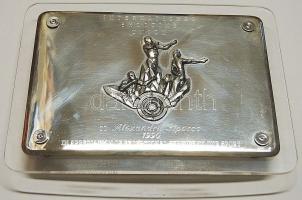 Óriási olimpiai gyűjtemény 1904-től a modern időkig, benne többek között trófeák, zászlók, részvétel...