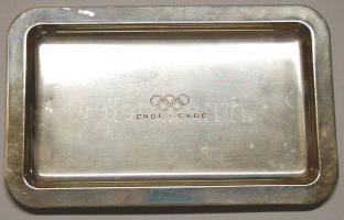 Óriási olimpiai gyűjtemény 1904-től a modern időkig, benne többek között trófeák, zászlók, részvétel...