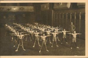 1931 Budapest V. Kegyestanítórendi Gimnázium - képeslapfüzet 32 lappal / postcard booklet with 32 ca...