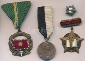 ~1960-1970. "Kiváló Újító" kitüntetés bronz fokozata miniatűrrel + "A Haza Szolgálatáért" kitüntetés bronz fokozata mellszalagon + 1940. "1900-1940" Br érem szalagon T:2