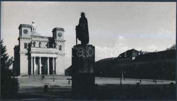cca 1975 Magyar Alfréd: Vác, Konstantin tér, feliratozott vintage fotóművészeti alkotás, 13x23 cm
