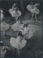 cca 1950 Botta Ferenc (1919-1968): Részlet a Hattyúk tava c. balettből, feliratozott vintage színházi fotó a szerző hagyatékából, 24x18 cm