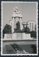 cca 1934 Budapest, Kossuth tér, gróf Tisza István emlékműve, 9x6 cm