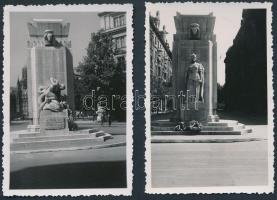 cca 1940 Budapest, Kossuth tér, "A nemzet vértanúinak 1918-1919" szobor, amelyet 1945-ben bontottak le, a szobor másik oldalán az áll, hogy a Fehér Ház javaslatára állították, 2 db fotó, 9x6 cm