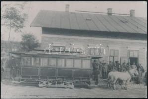 cca 1890 Budapest Nyugati pályaudvar és a Közvágóhíd között közlekedő lóvasút, ismeretlen forrásról készült későbbi másolat, 12x18 cm