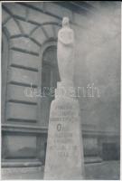 cca 1935 Budapest, a magyar országutak kiinduló pontja, azaz a 0 km kő, korabeli negatívról készült későbbi nagyítás, 19,5x13,5 cm