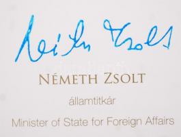 2011 Magyar miniszterek, állami tisztviselők és politikusok aláírásai üdvözlőlapon, összesen 24db, k...