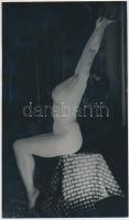 cca 1930 Reggeli torna, finoman erotikus fénykép, korabeli negatívról későbbi nagyítás, 24x14 cm / modern copy of vintage erotic photo, 24x14 cm