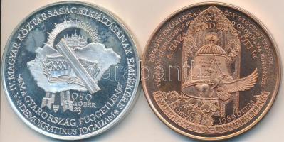 Bozó Gyula (1913-) / Szabó Géza (1939-) 1989. "A IV. Magyar Köztársaság kikiáltásának emlékére / Magyarország független demokratikus jogállam" Ag (35,9/0.835/42,5mm) és Br emlékérem pár (42,5mm) T:PP