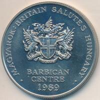 Nagy-Britannia 1989. "Barbican Centre - Magyarok: Britannia üdvözli Magyarországot" fém em...