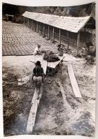 cca 1975 Kalocsai Rudolf: Téglavetők, feliratozott vintage fotóművészeti alkotás, 40x30 cm