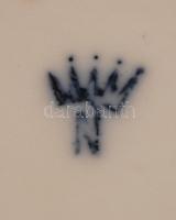 Sandizell hölgy majommal, porcelán,kézzel festett, jelzett, hibátlan, 14cm