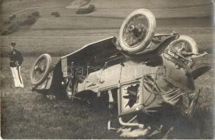 Osztrák automobil balesete / Austrian officer with a crashed automobile, photo