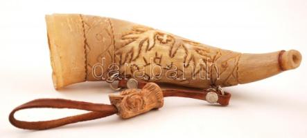 Szaru kürt, "St Hubertus" felirattal, bőr szíjjal, h:22,5 cm