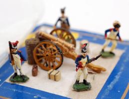 Simon Artz festett fém terepfigurák (Napóleon ágyúsai), m:2,5 cm, összesen: 4+1 db