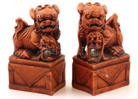 Fo-kutya párban, festett műgyanta?, m:8 cm (2×)