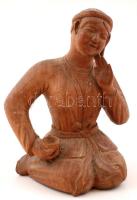 Távol keleti női figura, faragott fa, m:13 cm