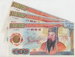 100db-os külföldi bankjegy gyűjtemény albumba rendezve, jobb darabokkal, benne Argentína 1897. 1P, N...