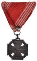 Osztrák-Magyar Monarchia 1917. "Károly-Csapatkereszt" cink kitüntetés mellszalaggal, a kit...