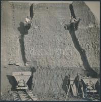 Katkó István: Kőbánya, hátoldalon feliratozva, 17x17 cm