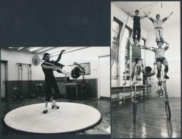 1982 Jankovszky György(1946-): Artistaképző Intézet, pecséttel jelzett, feliratozott, aláírt fotó, 2 db, 19x10 és 12x15 cm