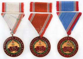 ~1970. "A Haza Fegyveres Szolgálatában" (3xklf) 15, 20 és 25 év, zománcozott fém kitüntetések, mindhárom mellszalagon, szalagsávval, dísztokban T:2