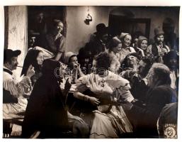 cca 1951 Tolnay Klári a Déryné című film egy jelenetében, Magyar Film Fotó, 23x29 cm