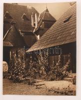 1943 Sepsiszentgyörgy, A Székely Múzeum udvara, hátoldalon feliratozva, 30x24 cm