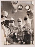 Marosi László: Műtét, jelzetlen fotó, 40x30 cm