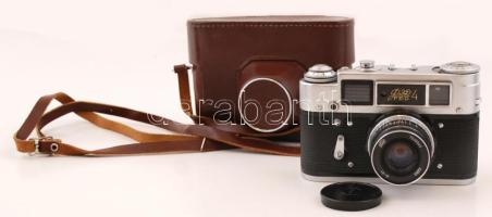 FED 4 fényképezőgép, eredeti bőr tokjában, jelzett, 14×11 cm