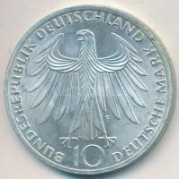 NSZK 1972F 10M Ag "Olimpia-München / Atléták" T:2 apró ph., kis patina FRG 1972F 10 Mark Ag "Olympic Games München / Athletes" C:XF small edge error and patina