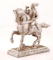 Ezüstszínű festett fém lovasszobor, jelzés nélkül, m: 18 cm