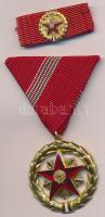 1957. "Szocialista Munkáért Érdemérem" aranyozott, zománcozott Br kitüntetés mellszalagon, szalagsávval, miniatűrrel  dísztokban T:2