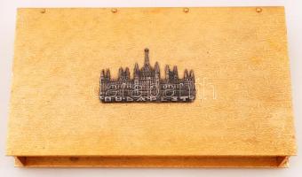 Retró fém zenélő doboz, rajta Budapest emblémával, a Parlament tetején csillaggal, 14,5x25x5 cm