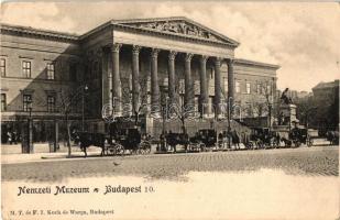 Budapest VIII. Nemzeti Múzeum, lovasfogat (EK)