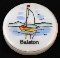 "Balaton" festett üvegdoboz, kopásnyomokkal, d: 10 cm, m: 2,5 cm