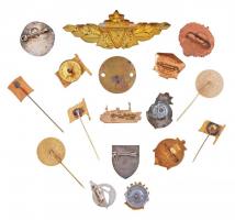 16db-os jelvény tétel, főleg zománcozottak, leginkább hajózási témában, jobb darabokkal T:vegyes
16...