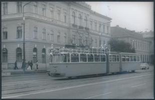 Linzbauer Tamás: Budapest, Villamos, pecséttel jelzett fotó, 9x14 cm