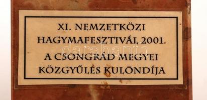 "XI. Nemzetközi Hagymafesztivál 2001 -- a Csongrád megyei közgyűlés különdíja" feliratú ku...