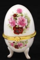 Tojás alakú rózsákkal díszített porcelán ékszertartó, matricás, hibátlan, jelzés nélkül, m: 10 cm