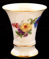 3 db német városképes porcelán tálka, matricás, jelzés nélkül, apró kopásnyomokkal, d: 10 cm + 1 db virágmintás német porcelán kisváza, matricás, jelzett, apró kopásnyomokkal, m: 8 cm