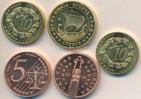Ciprus 2004. 10c (2x) + 20c próbaveretek + Lettország 2004. 5c (2x) próbaveretek T:BU Cyprus 2004. 10 Cents (2x) + 20 Cents trial strikes + Latvia 2004. 5 Cents (2x) trial strikes C:BU