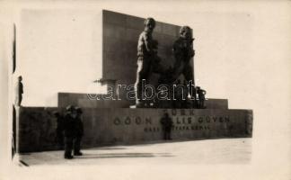 Ankara, Güven Park, statue, photo