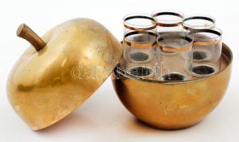 Almaformájú réztartó benne 6db pálinkás pohár (ebből az egyiken apró lepattanással),m:12cm