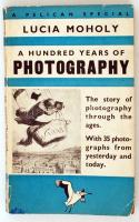 Moholy, Lucia: A Hundred Years of Photography 1839-1939. Harmondsworth, 1939, Penguin Books. Kicsit kopott papírkötésben, egyébként jó állapotban.