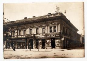 cca 1920 Szeged, Mihályi fűszer, csemege és veteménymag kereskedése, hátoldalt a boltos aláírásával. Nagy fotó. 13x17 cm