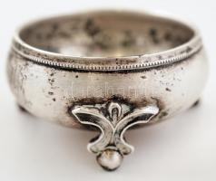 Ezüst(Ag) fűszertartó, egyik üvegbetéttel(csorba), kis ezüst(Ag) kanálkával, jelzett, 77 g