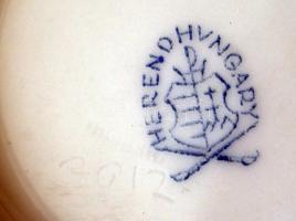 Herendi virágmintás porcelán váza, kézzel festett, hibátlan, jelzett, m: 19 cm